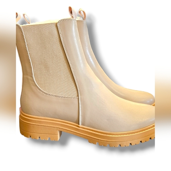 Pull on chelsea boots - Picture 4 of 6